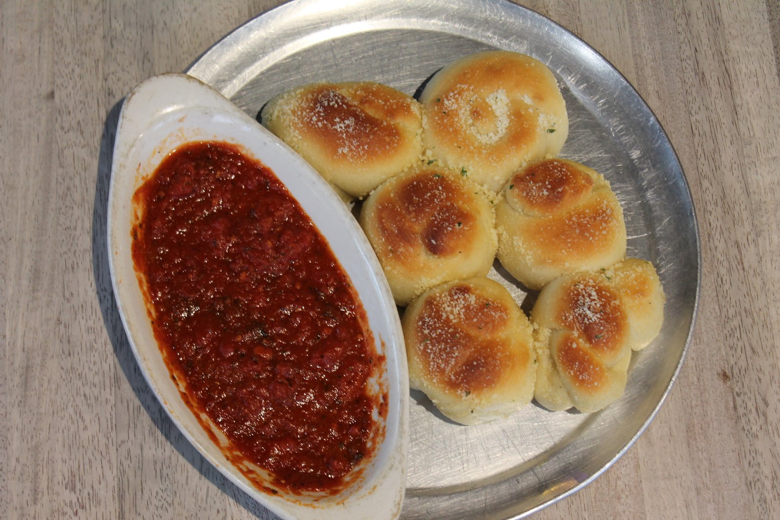 Fresh baked garlic knots with marinara